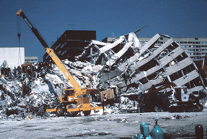 The world’s biggest building collapses