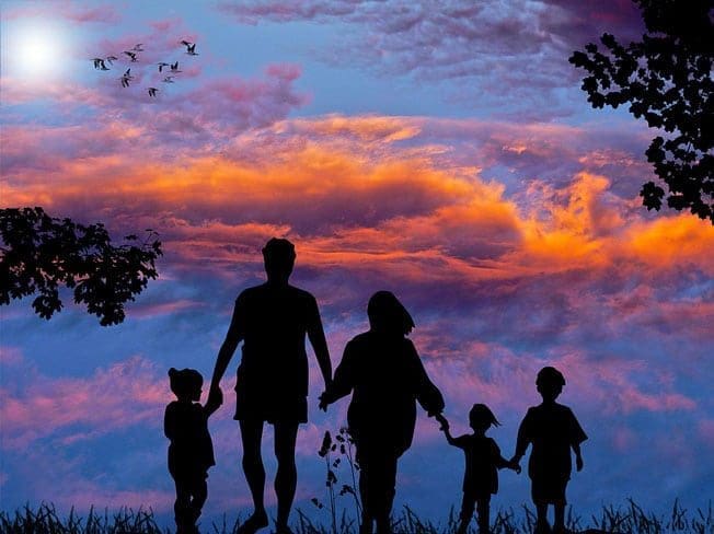 4 easy ways to afford a holiday every year