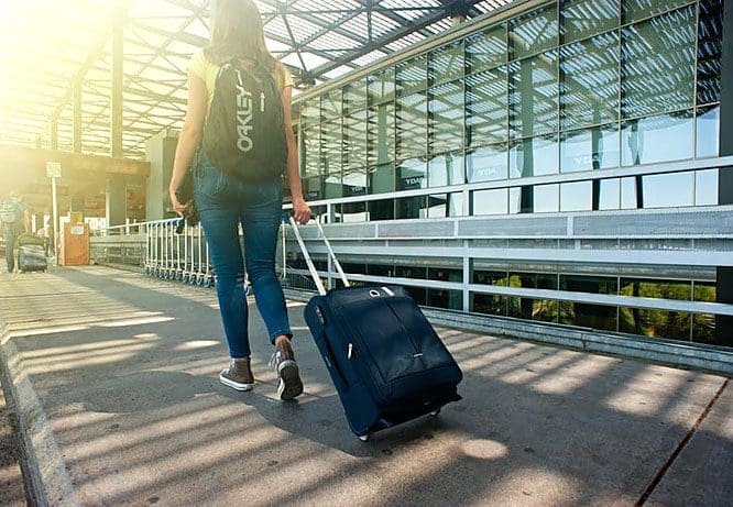 5 tips to declutter your travel bag
