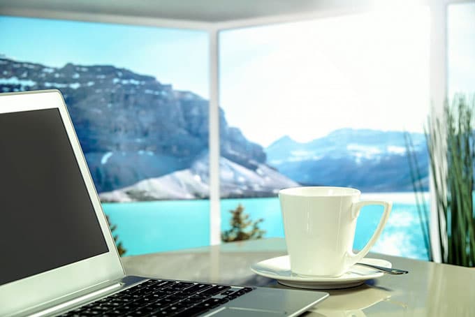 How to successfully run an online business while traveling