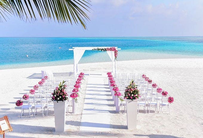 How to pick a wedding theme