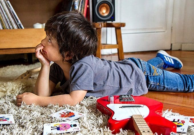 How to find the right kids’ starter guitar