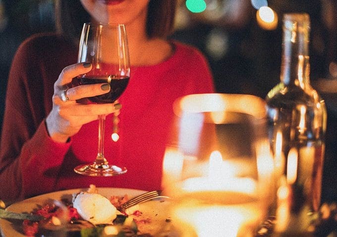 8 reasons why you need a caterer serving food at your events