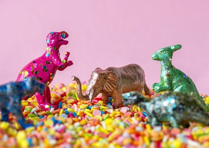 How to successfully throw a Dinosaur-themed party?