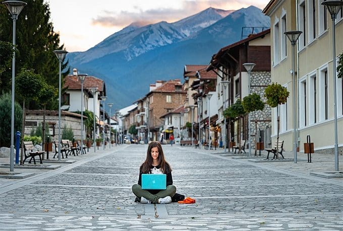 Tips on how to socialize and interact with digital nomads