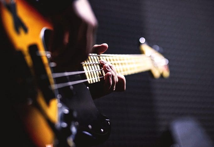How to pick a good bass guitar