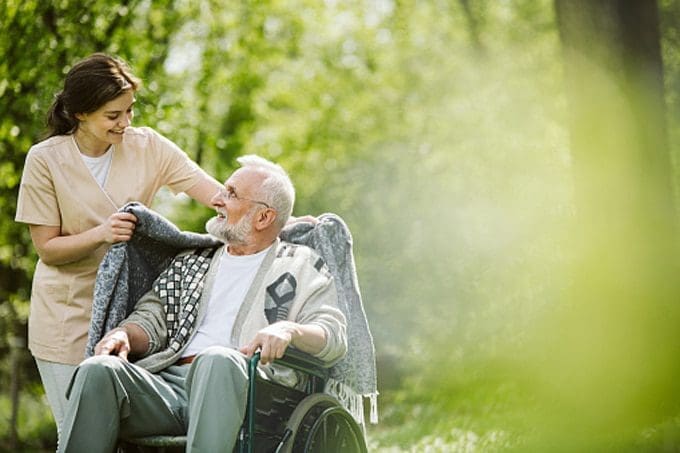 How a Home Care Aide Can Benefit Seniors During the Pandemic