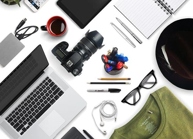 6 Tech Accessories You Need When Traveling