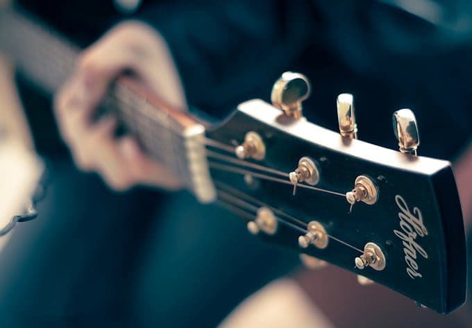 Take Your Pick: Classical Guitar vs. Acoustic Guitar