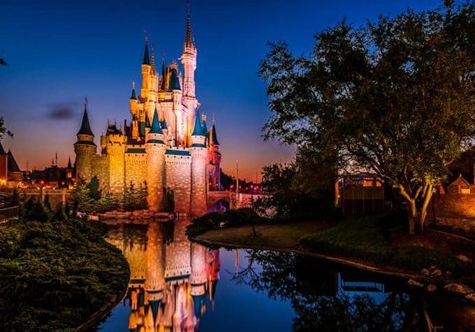 Looking for the best places to eat at Disney World? We don’t blame you! Try these 15 mouth-watering restaurants!