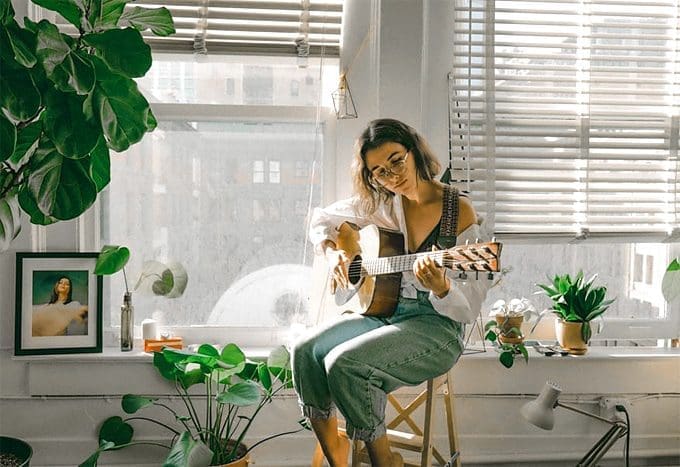 4 Cost-Effective Ways For Beginners To Start Playing Music
