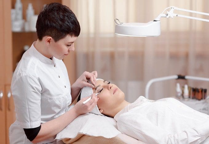 How to find the best beauty salon for eyelash extensions?