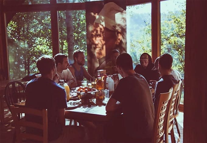 6 Useful Things You Need To Organize A Night Of Fun With Friends