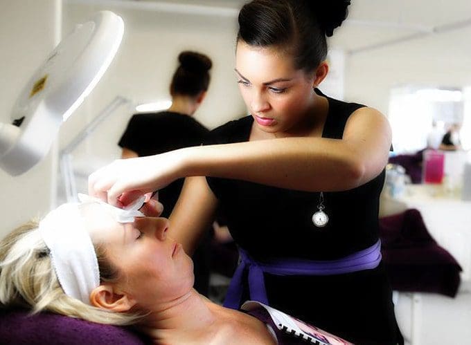 How to Run a Beauty Salon – 6 Tips & Tricks to Make the Difference
