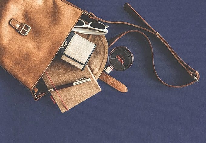 5 Things to Keep in Your Handbag to Always Be Prepared
