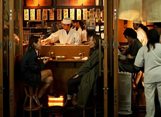 6 Tips to Find the Best Food While Travelling