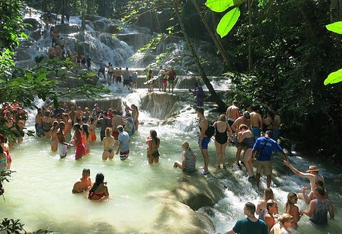 Cool Dressing Trends for Tourists in Jamaica
