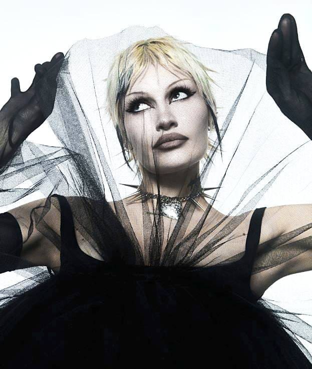 Cassyette releases ‘BOOM’ & heavy metal goes pop