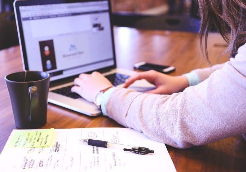 6 Smart Daily Tips to Keep Your Eyes in Good Health at Work