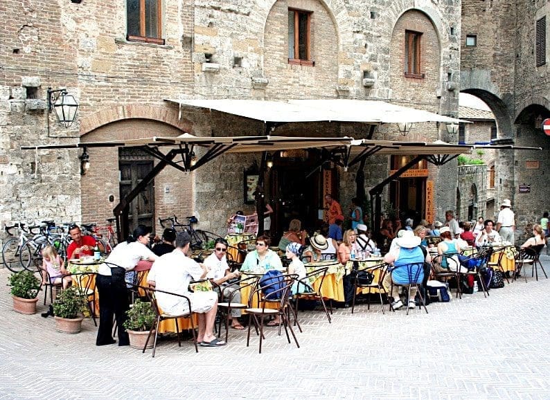 The Different Kinds of Italian Folk Music Played In Restaurants