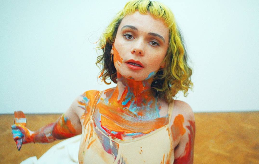 Holysseus Fly sheds her demons with ‘Bloom’ from EP ‘Birthpool’