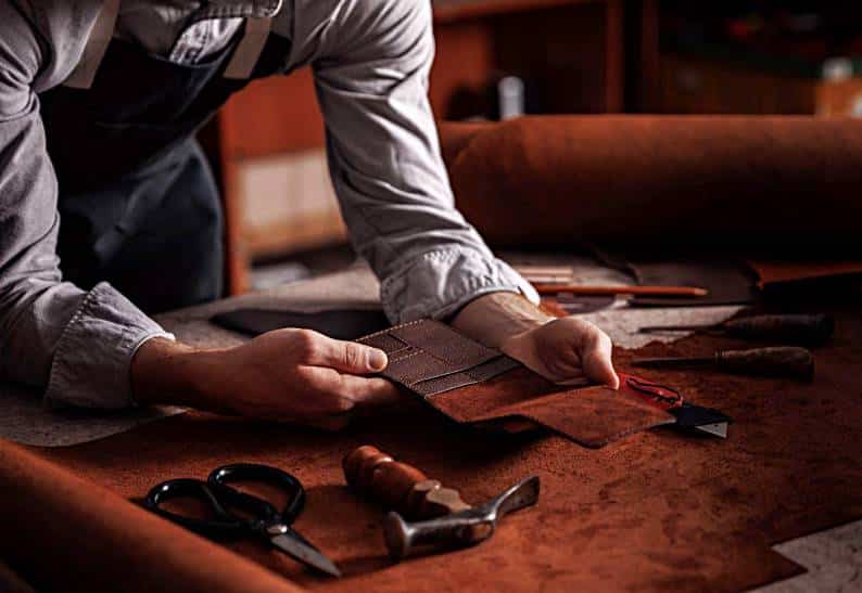 Craftsmanship and Elegance: Exploring the Timeless Appeal of Leather Goods