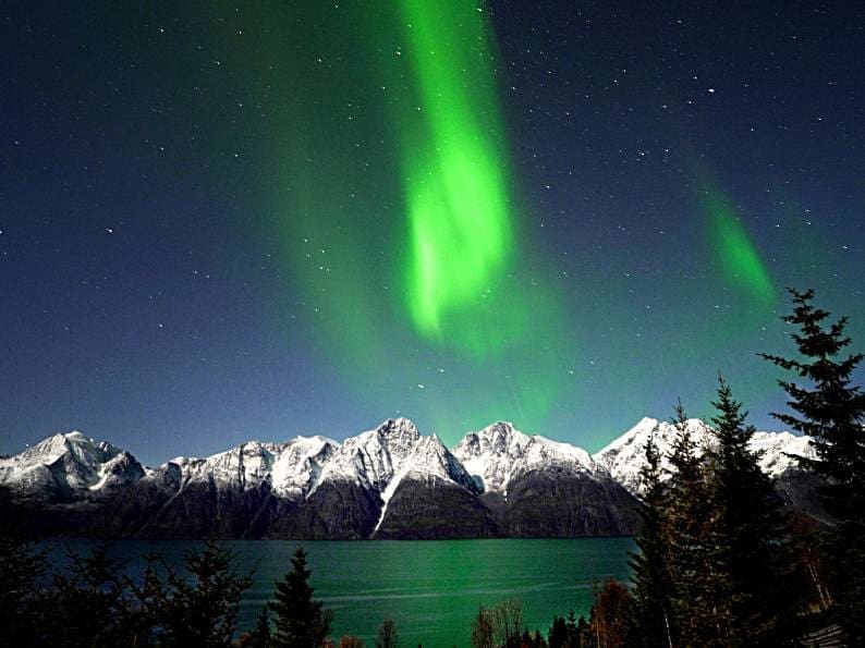 Chasing the Aurora: Your Guide to Adventure Holidays to See the Northern Lights