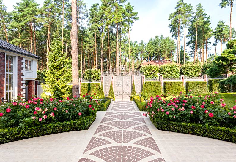How Choosing the Right Fencing Can Enhance Your Home