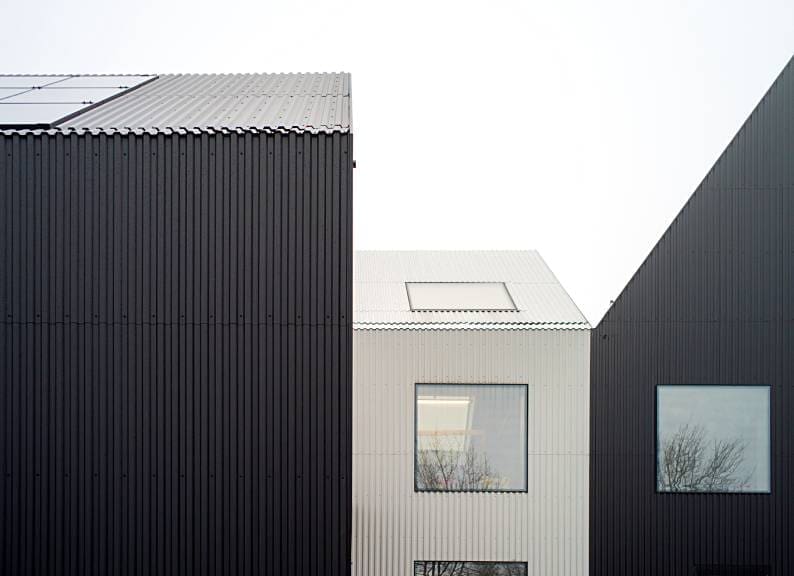 Revolutionizing Roofing: How Metal Roofs Merge Elegance, Sustainability, and Innovation