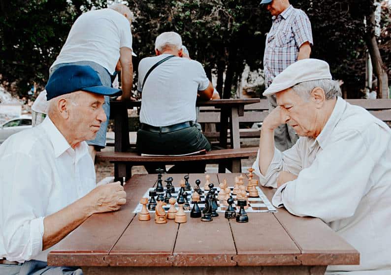 6 Ways to Foster a Positive Environment for Aging Parents