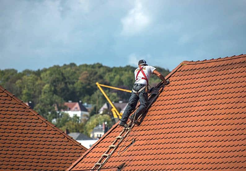 Signs That Your Roof Needs Repair or Replacement