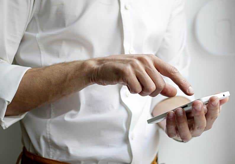 4 Tips for Transforming Your Phone into a Stylish Accessory