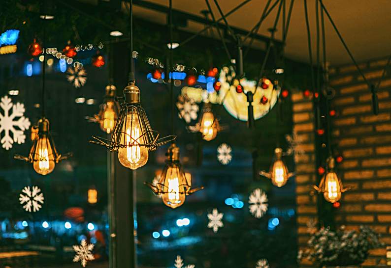 How to do festive décor in a stylish way