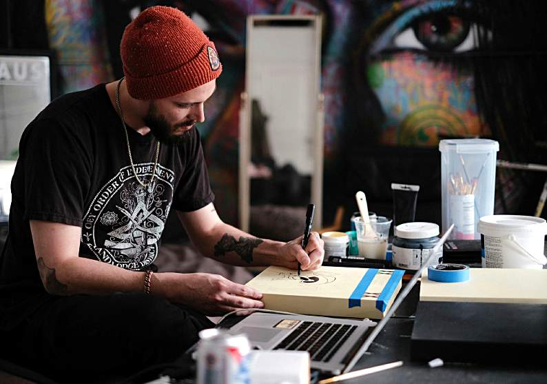 Ways to increase your chances of success in the art industry