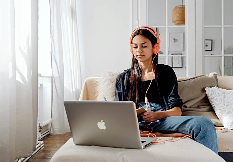 6 Ways Technology Transforms Learning Across Generations