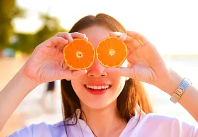 How Vitamin C and Niacinamide in SPF 50 Glow Sunscreens Support Skin Brightening