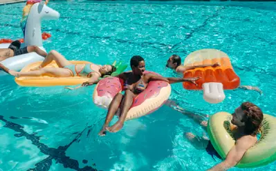 How To Pick The Perfect Beverage For Your Pool Party This Season?