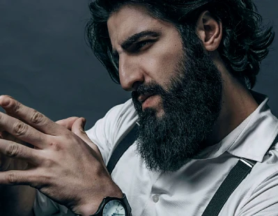 Natural vs. Chemical Black Beard Dyes: Which One is Safer for Your Facial Hair?