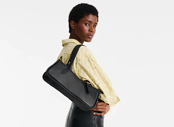 Black Shoulder Bag trend