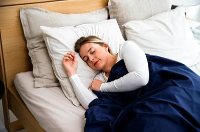 Why Sleep Position Is One of the Most Underestimated Variables in Blepharoplasty Recovery